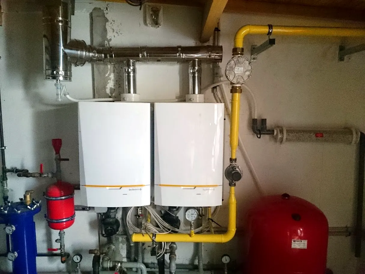 Chauffagiste professionnel en intervention